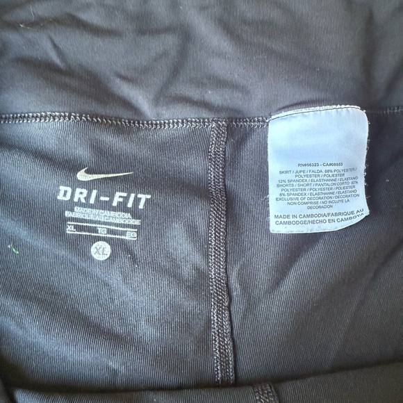 Nike Women's Black Ruffle tennis Skirt - Picture 4 of 8